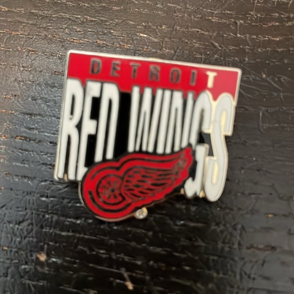 Choose vintage Red Wings pin, NHl, hockey accessories, red and white - Picture 7 of 8